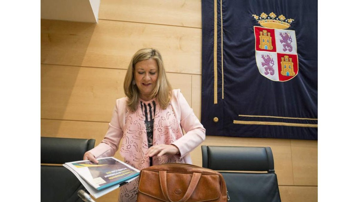 Pilar del Olmo espera que sólo haya ajustes por el objetivo del déficit. R. GARCÍA