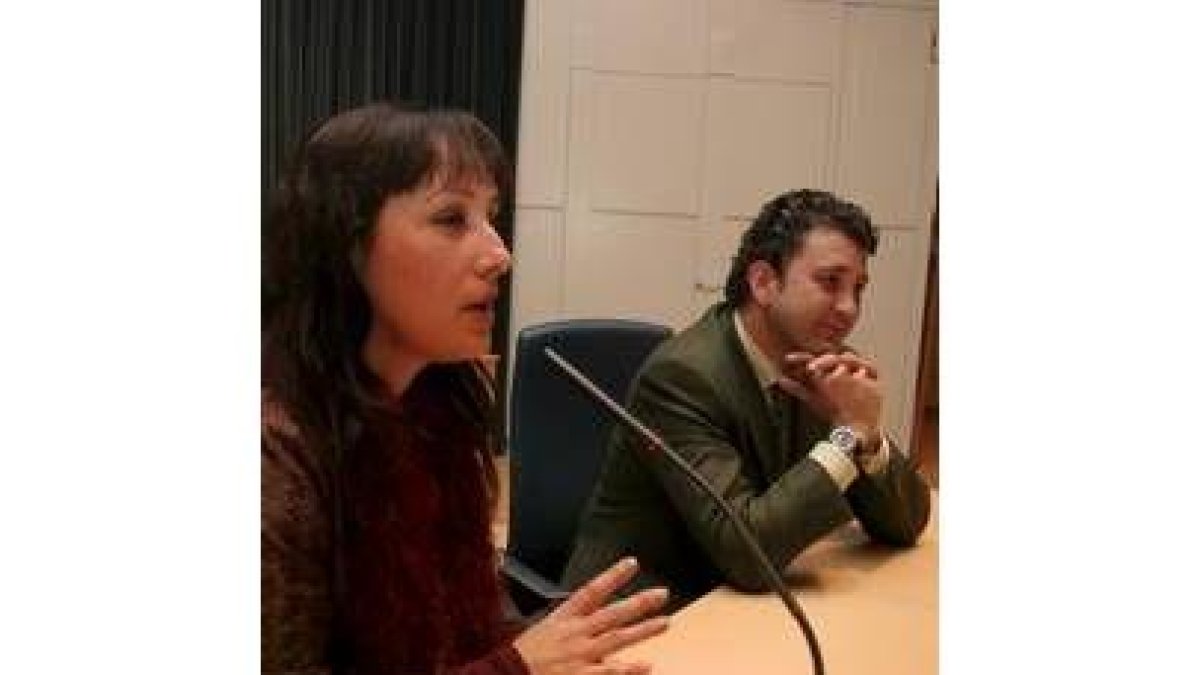 El alcalde, ayer, momentos antes de dar comienzo su conferencia