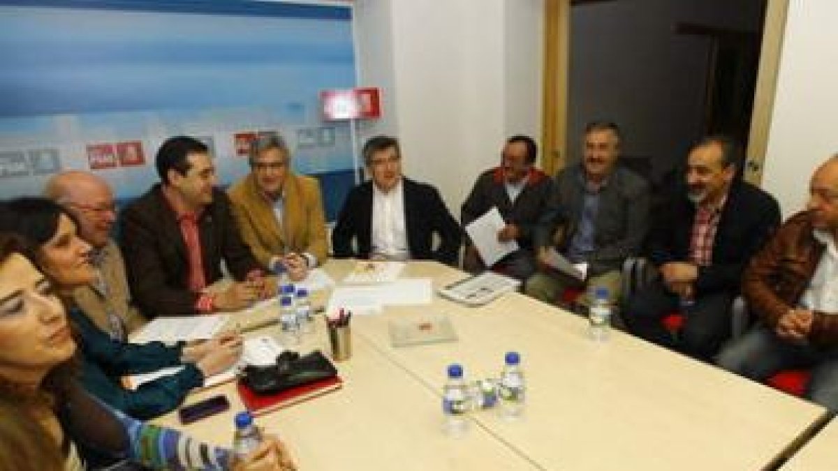 Un momento de la reunión del Comité Provincial celebrado en la sede del PSOE.