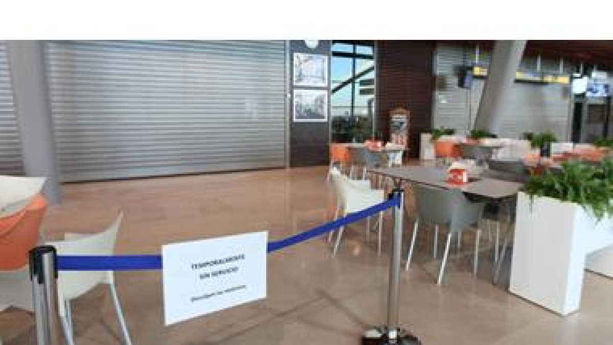 Desde el día 1 de febrero la cafetería del aeropuerto, que aúna la venta de revistas y periódicos, e