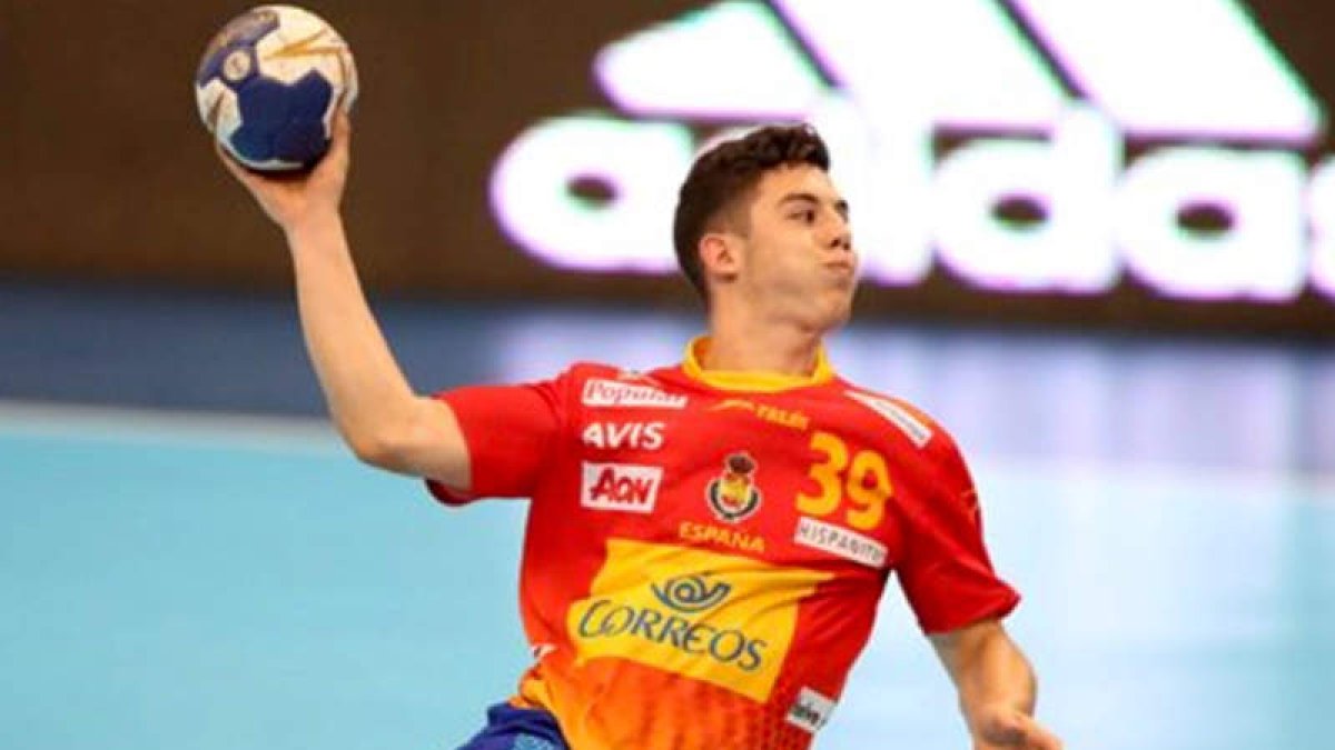 El leonés Jaime Fernández en un instante del encuentro. TWITTER IHF