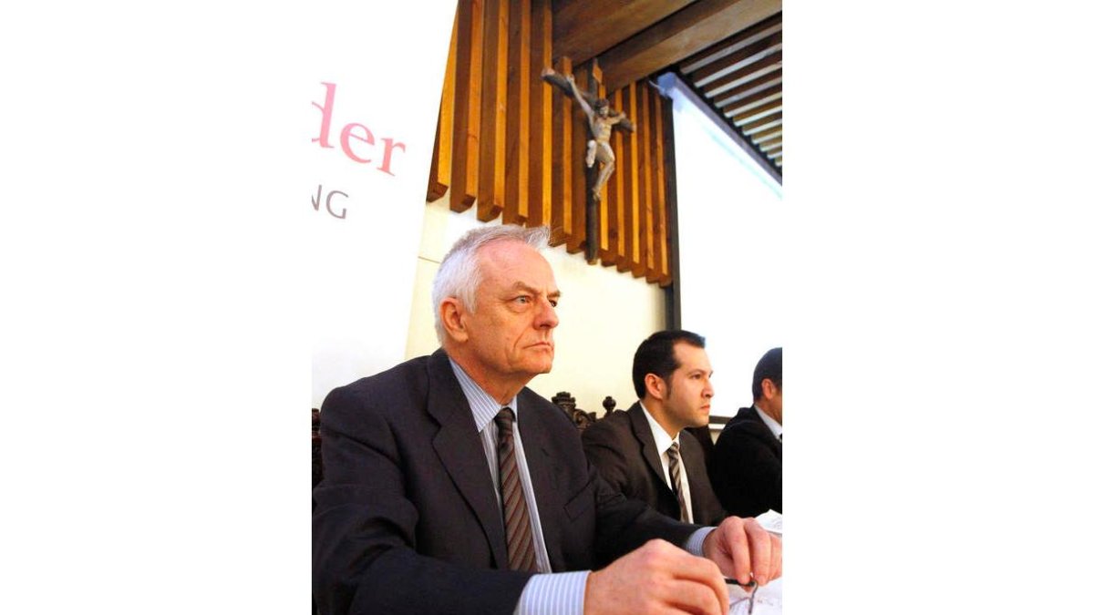 Gerardo Gutiérrez, ayer antes de iniciar su charla.