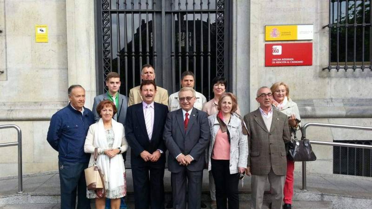 El presidente nacional, Martín Manceñido, con los grandes donantes que participaron en el acto de Palencia.