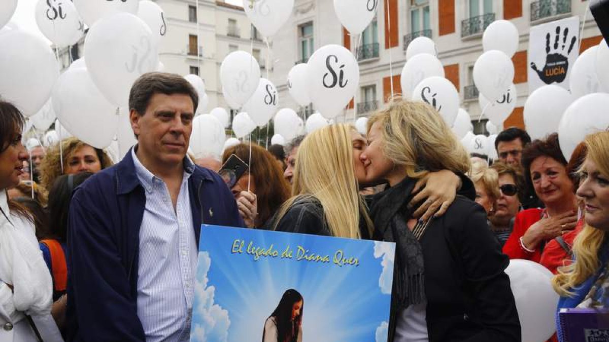 La familia de Diana Quer, ayer en la manifestación. J. P. GANDUL