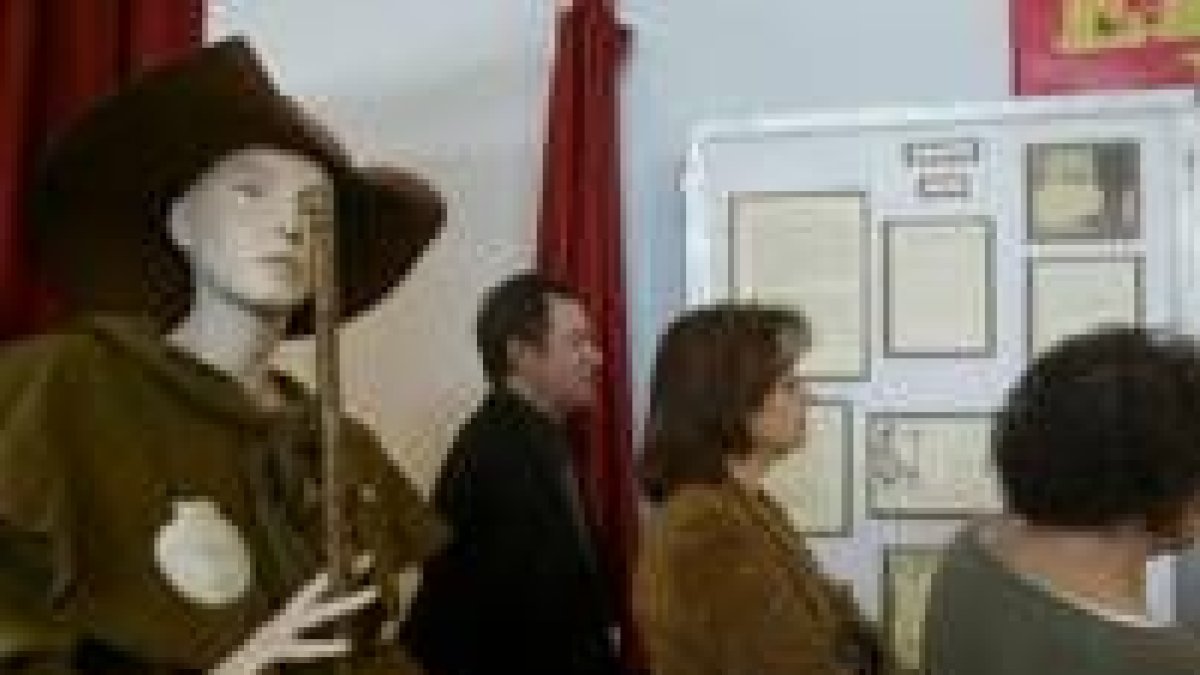 El colegio de Eras de Renueva acoge una exposición sobre el Camino de Santiago