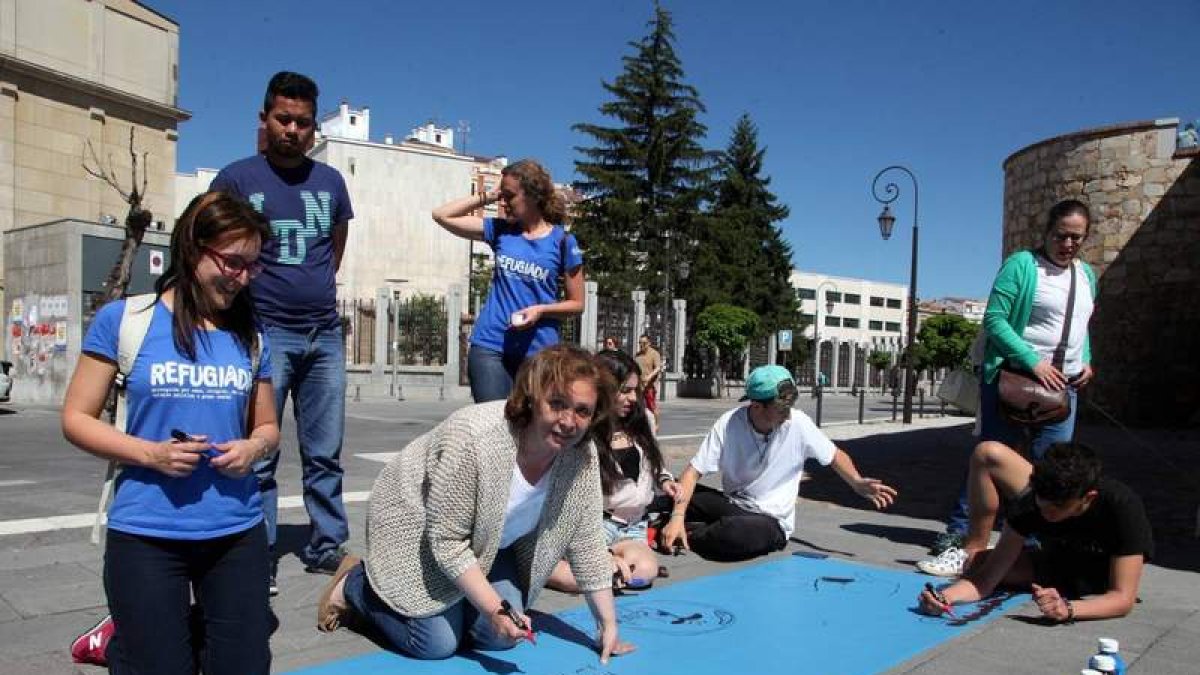 Aurora Baza, en las actividades de Accem. DL