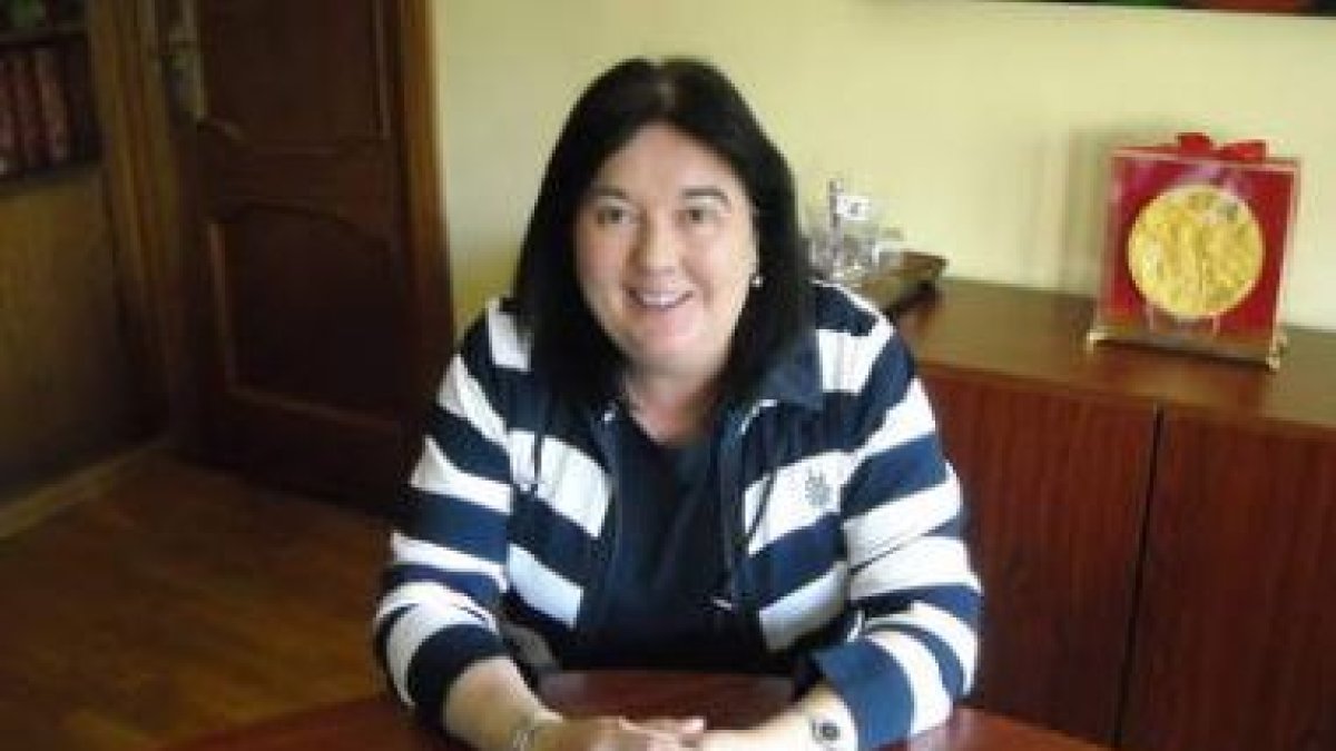 La candidata del PSOE, Ana Luisa Durán, aspira a renovar la alcaldía en Villablino.