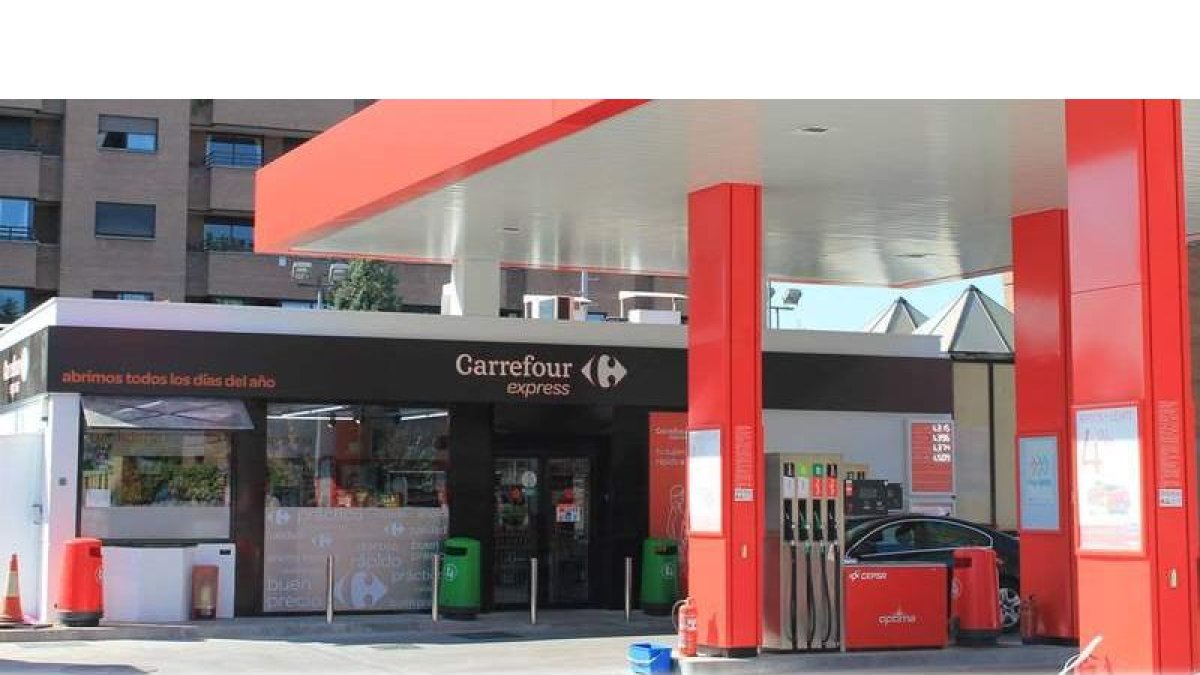 Carrefour abre al final de Eras.