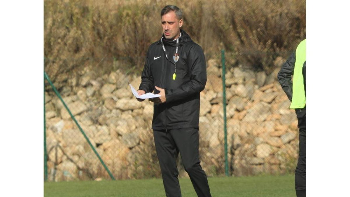 Jon Pérez Bolo durante una sesión de entrenamiento en el Anexo de El Toralín. L. DE LA MATA