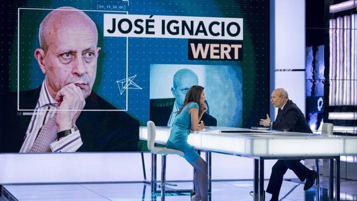 El ministro Wert, en un momento de la entrevista con Ana Pastor, en 'El Objetivo' de La Sexta.