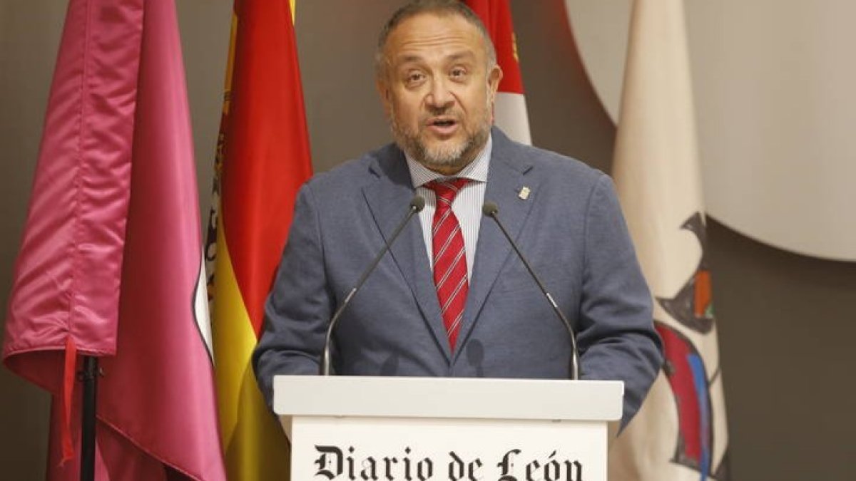 El presidente de la Diputación, Gerardo Álvarez Courel, durante la clausura del congreos. RAMIRO