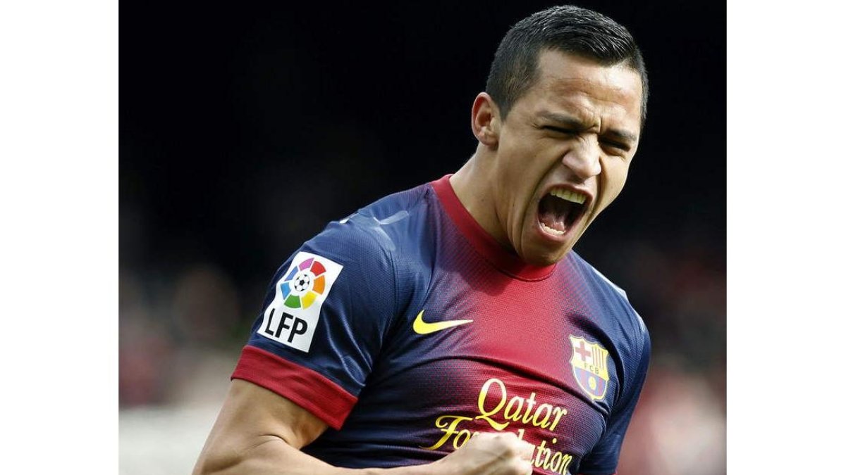 Alexis Sánchez celebra su gol, el primero del Barcelona ante el Getafe.