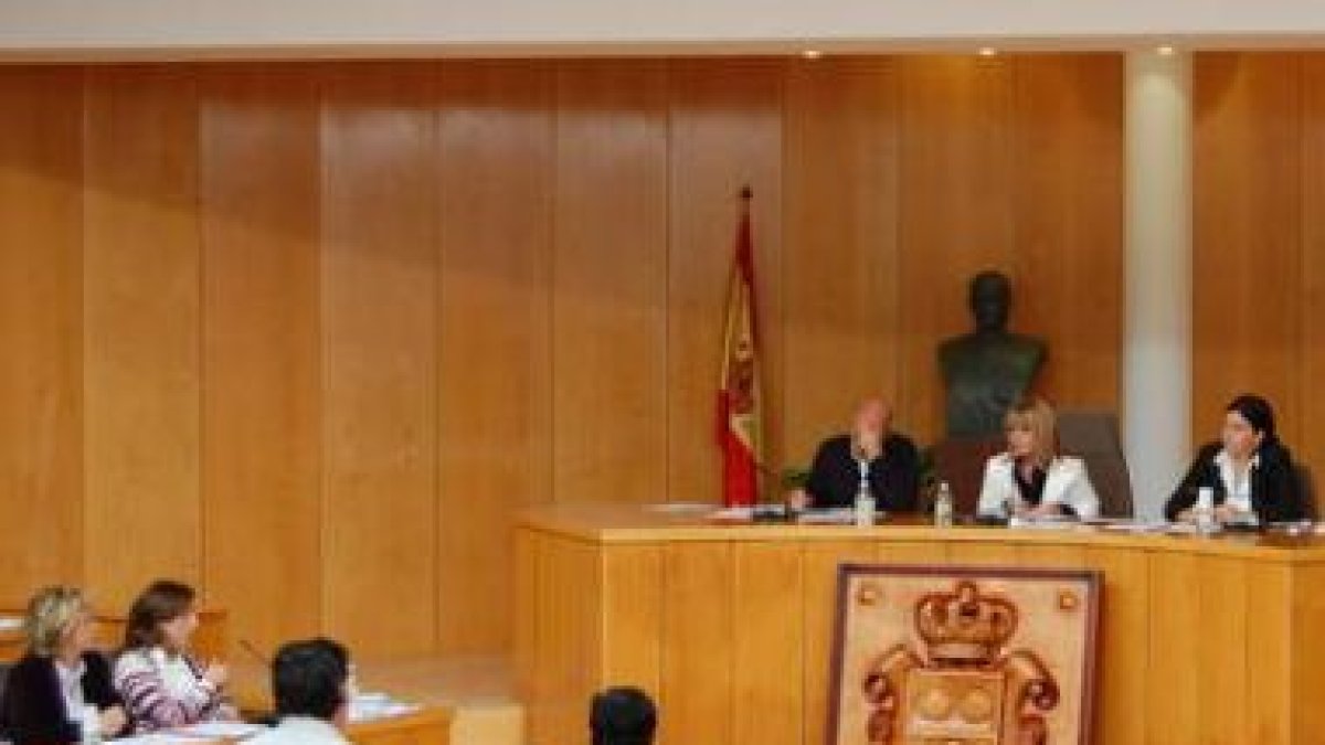 Parte de la Corporación en el Pleno celebrado en San Andrés.