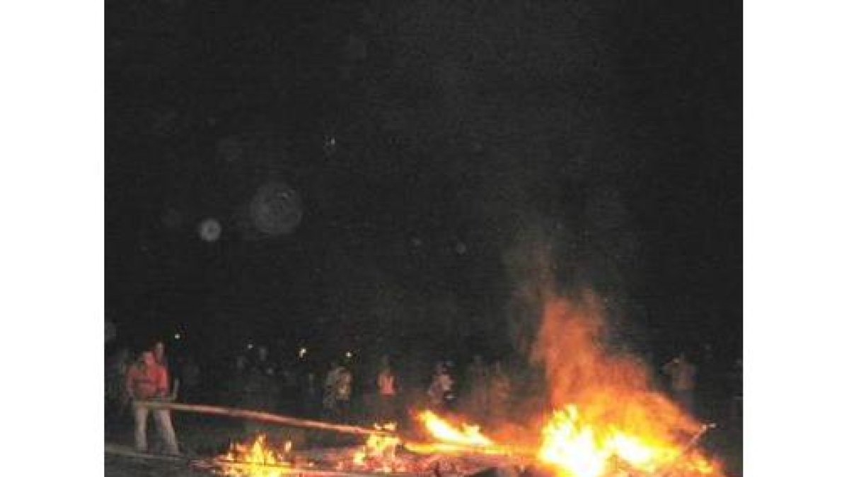 Los mayos volvieron a recorrer las calles para recibir al buen tiempo