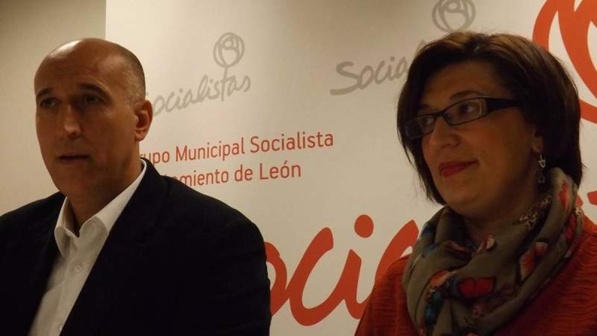 José Antonio Diez presentó ayer su programa turístico junto a Susana Travesí.