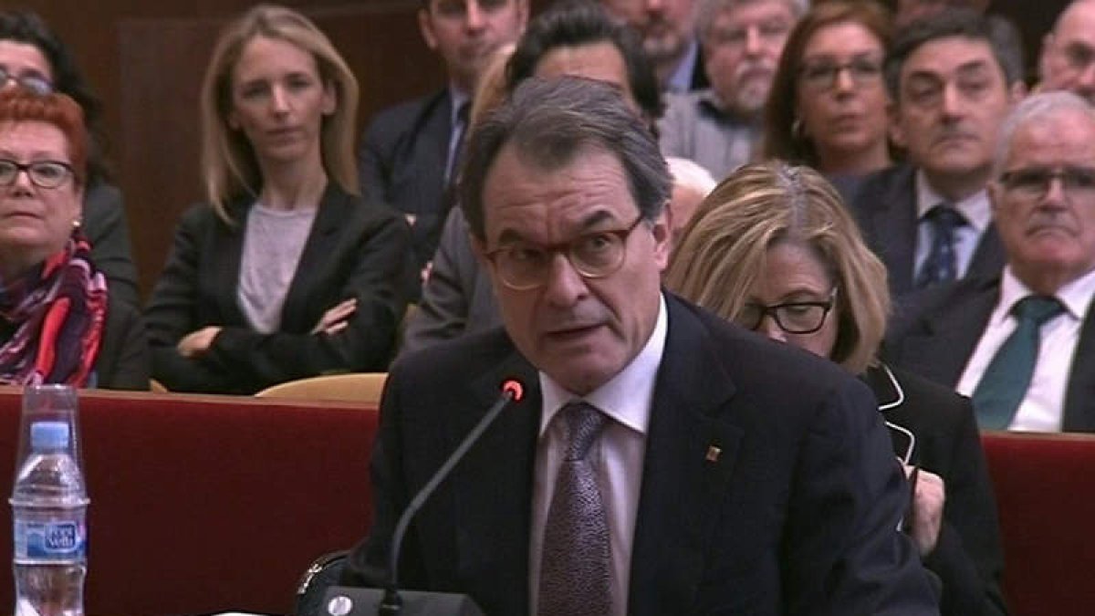 Artur Mas durante su declaración en el Tribunal Superior de Justicia de Cataluña. EFE