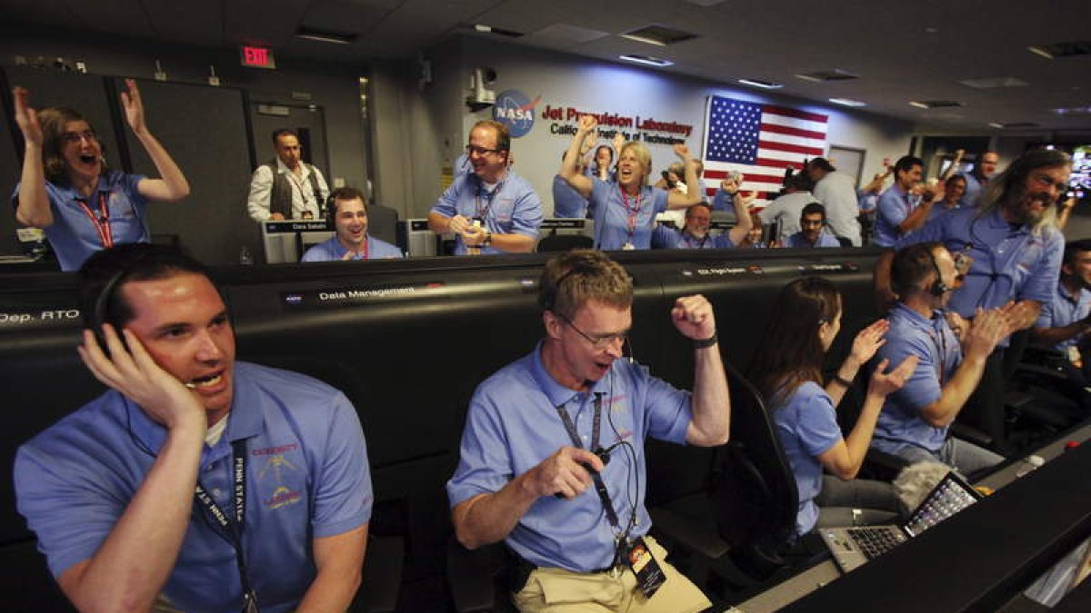 Los científicos de la Nasa celebran el aterrizaje del ‘Curiosity’ en la superficie de Marte.