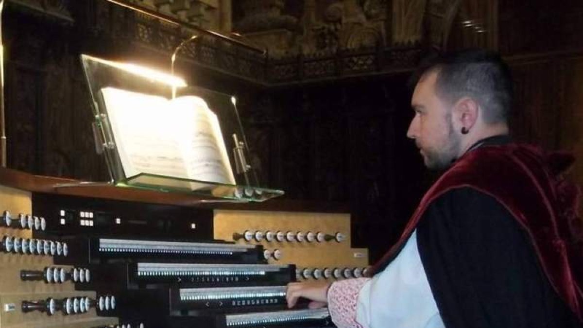 Francisco Javier Jiménez, organista de la Catedral de León. ARCHIVO