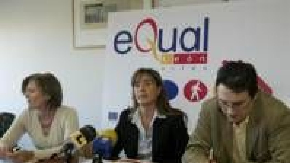 Sofía Cubría, Gema Cabezas y Mourín, en la presentación de la guía