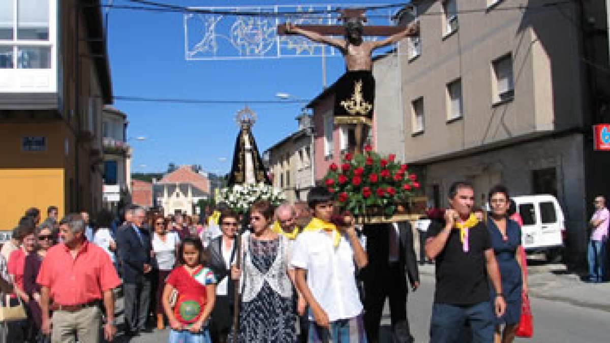 Camponaraya celebró ayer la tradicional procesión de la Soledad.