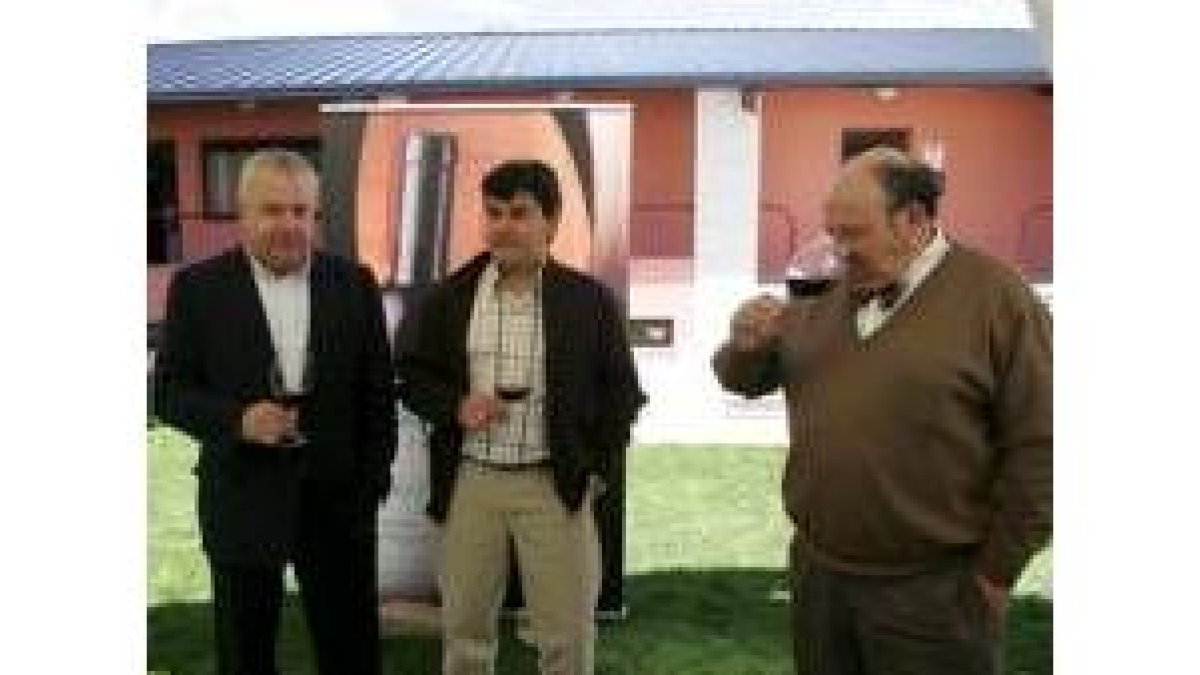 Pie de foto Lor sequisi. Lor autat lore vel dolorting eumsan henit digna