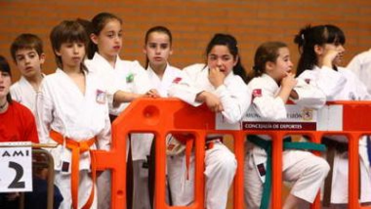 El trofeo Caja España sirve de nuevo a la Delegación Leonesa para abrir la temporada.