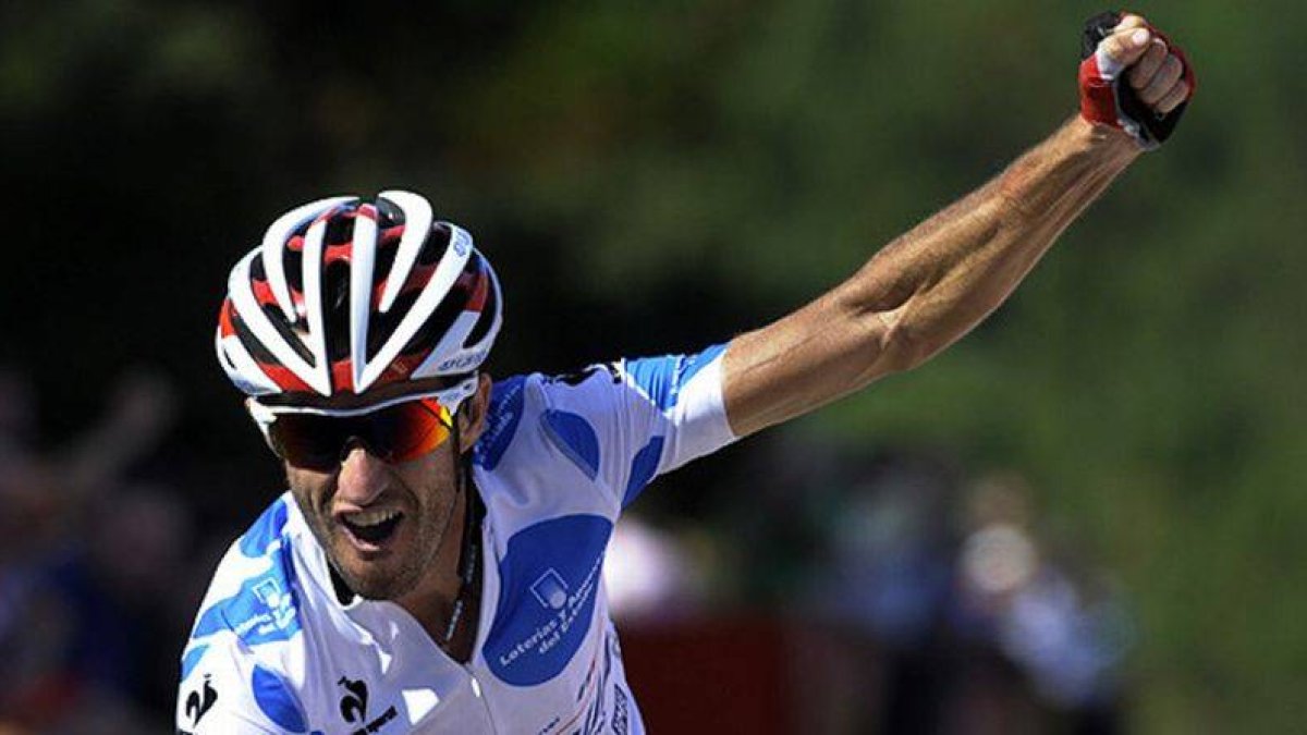 Dani Moreno, tras cruzar la meta en Finisterre.
