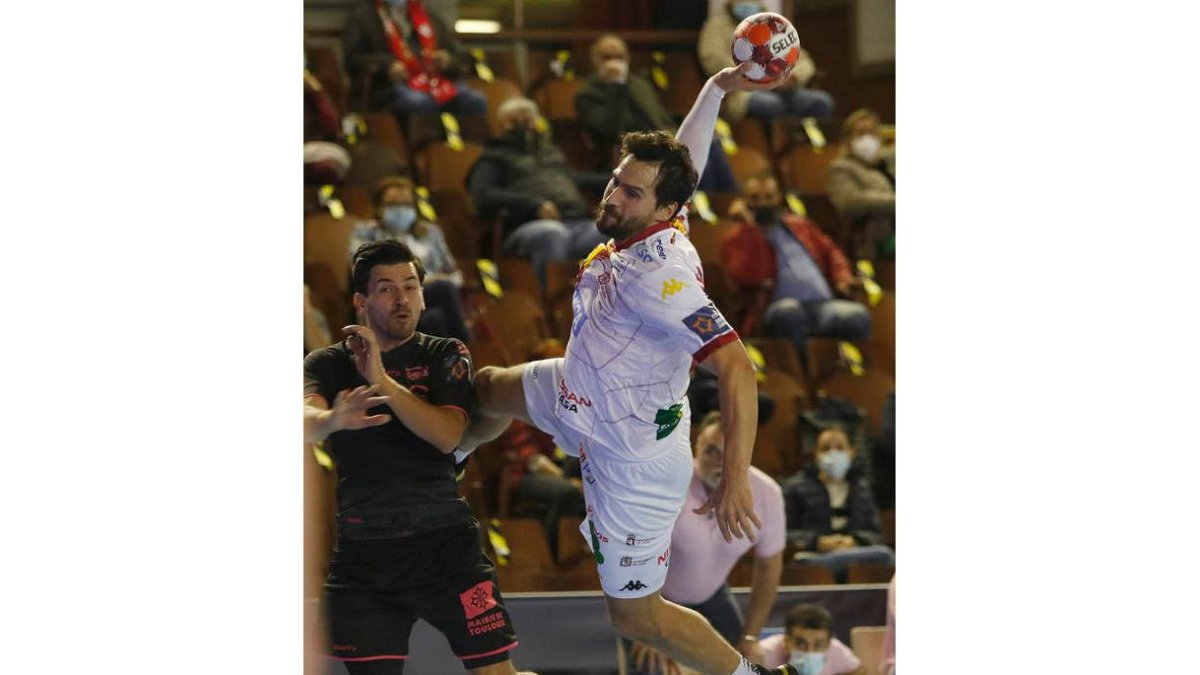 Feutchmann en un partido de esta temporada. JESÚS F. SALVADORES