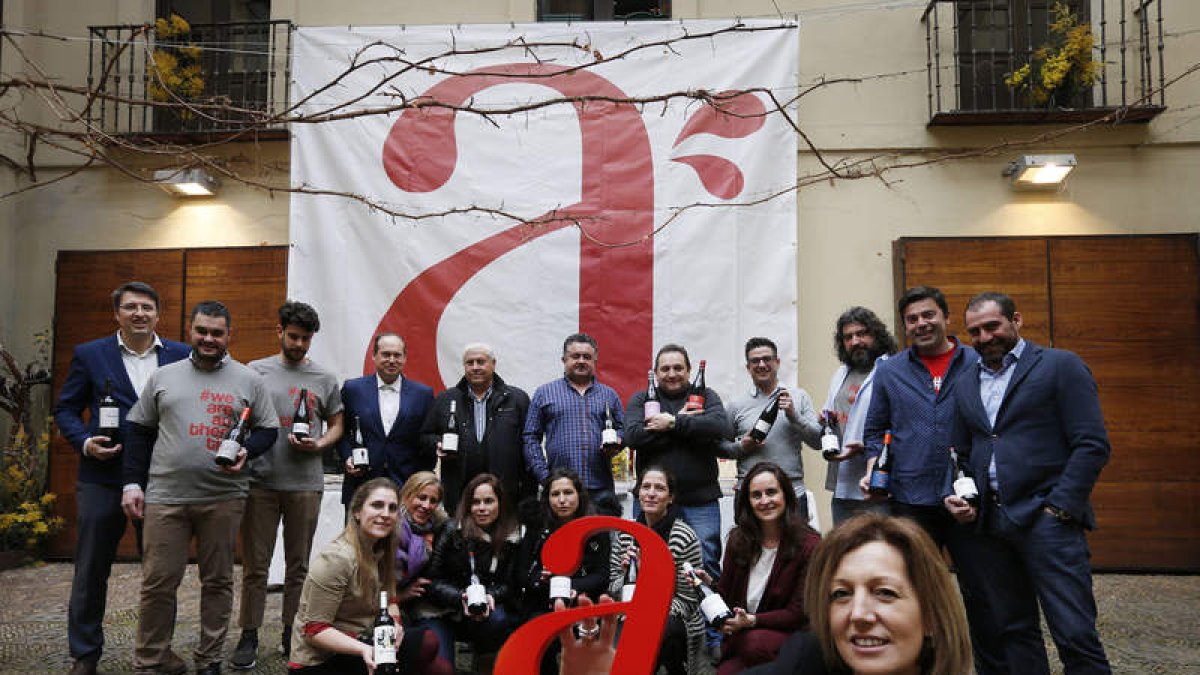 Los bodegueros de Autóctona presentan sus productos en el Palacio de Gaviria. JESÚS F. SALVADORES
