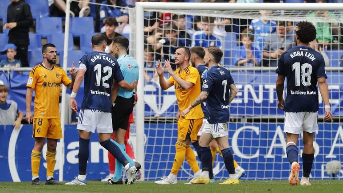La Deportiva perdió en Oviedo su único partido fuera en los últimos ocho meses y medio. L. DE LA MATA
