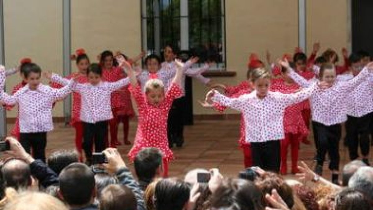 Un momento de las actuaciones de los más pequeños durante las fiestas.