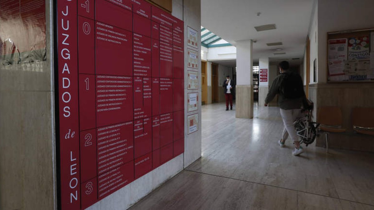 Imagen interior de los juzgados de León. JESÚS F. SALVADORES