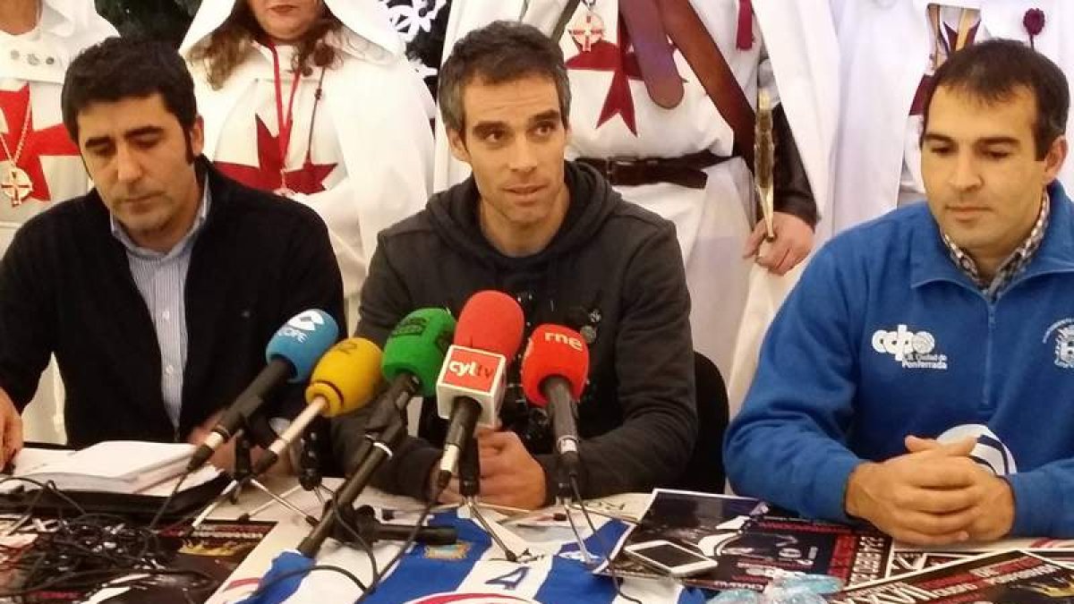 Gallardo, Óscar García y Fernández en la presentación.