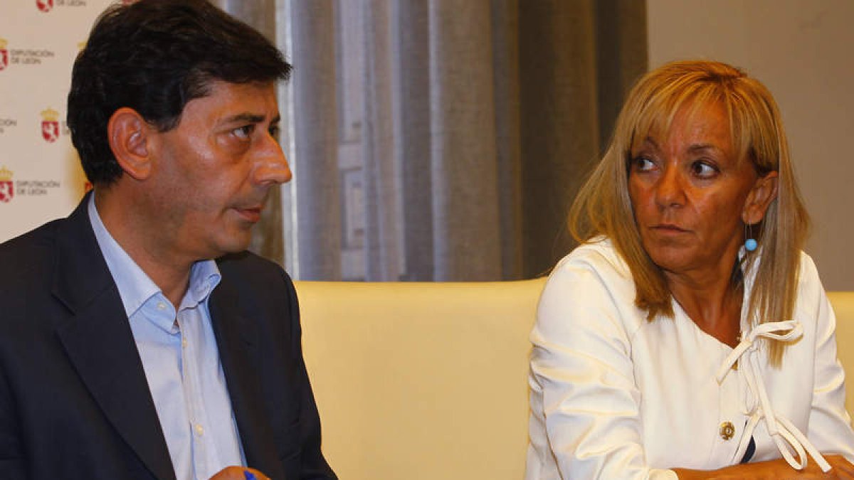 Jaime González y Carrasco, en la rueda de prensa celebrada ayer en la Diputación.
