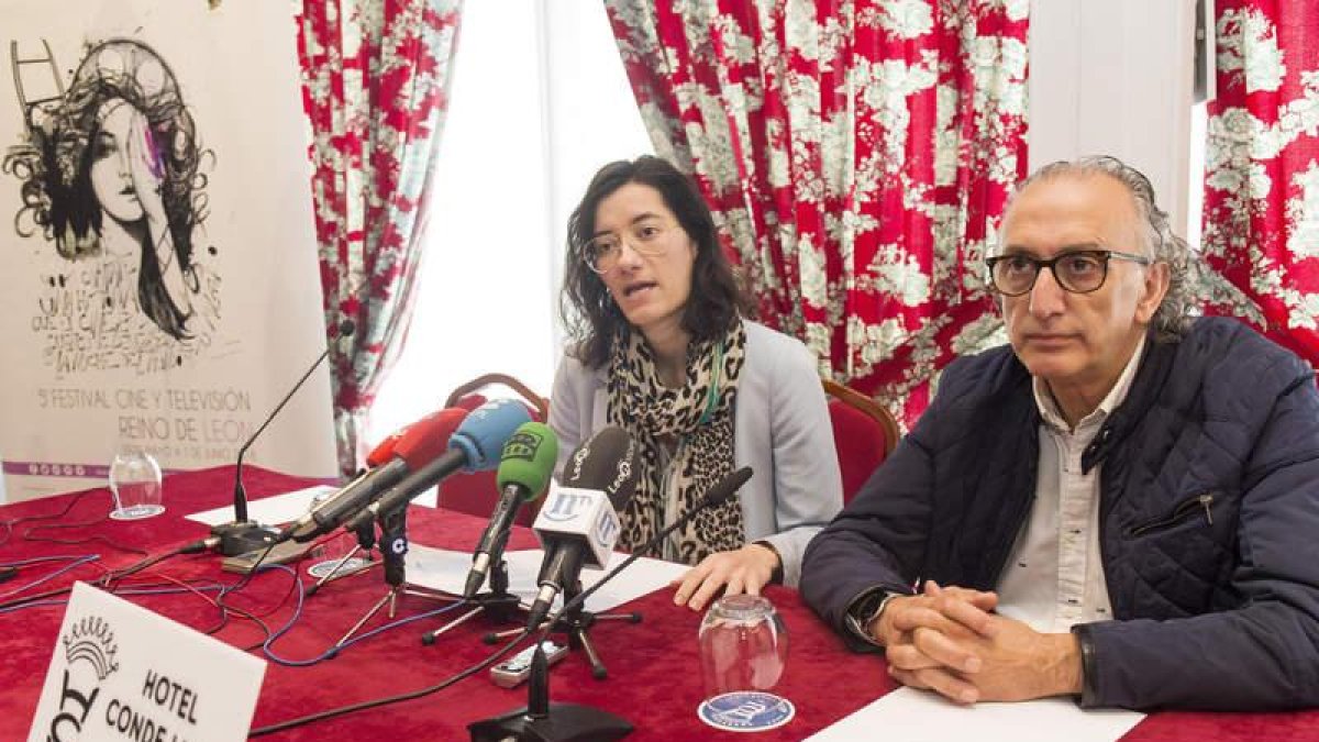María Oliden, coordinadora del festival, y Tomás Martínez ANtolín, director.