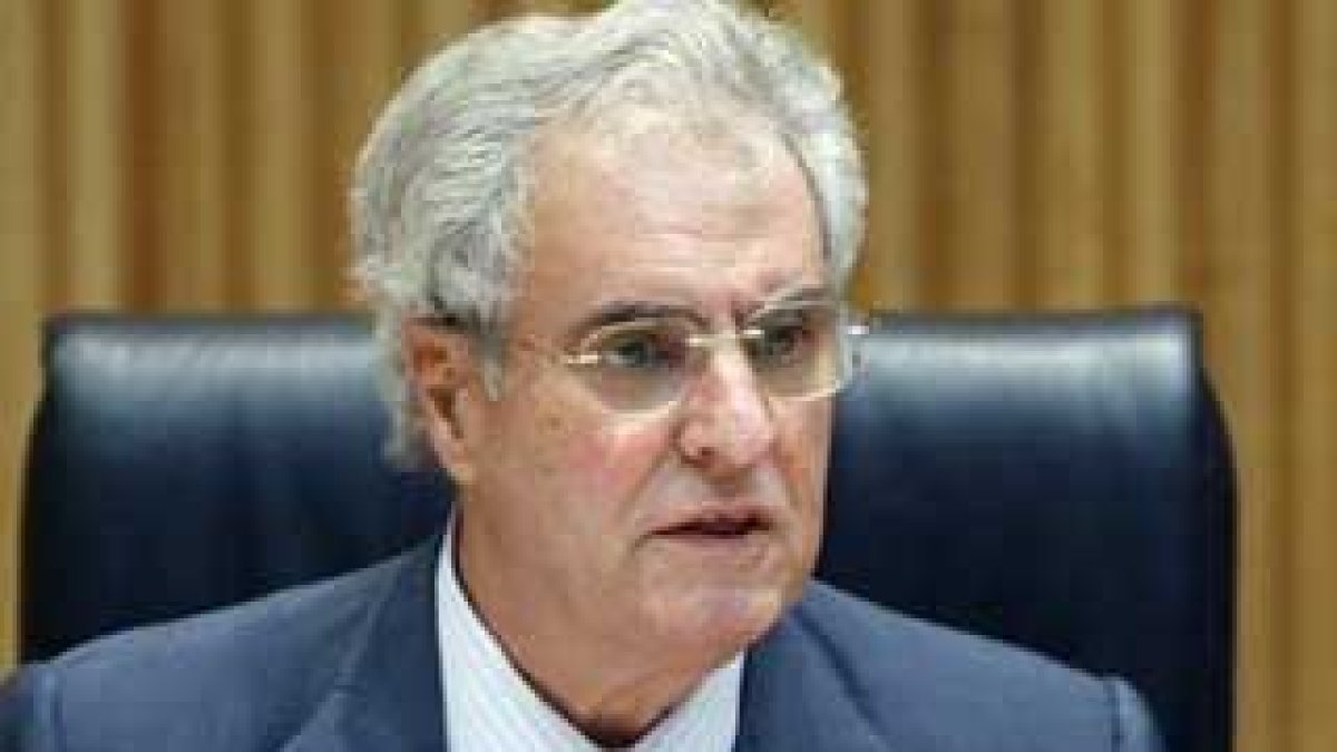 El Defensor del Pueblo, Enrique Múgica.