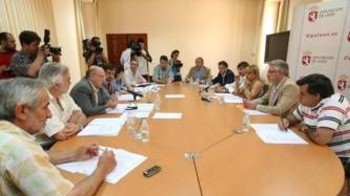 Imagen de archivo de una de las últimas reuniones del consorcio del aeropuerto