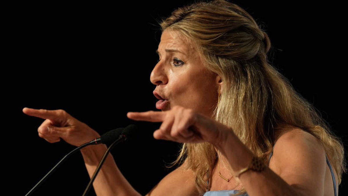 Yolanda Díaz ayer, en un acto de Sumar en el Auditori Sant Ildefons de Cornellà (Barcelona). ALEJANDRO GARCÍA
