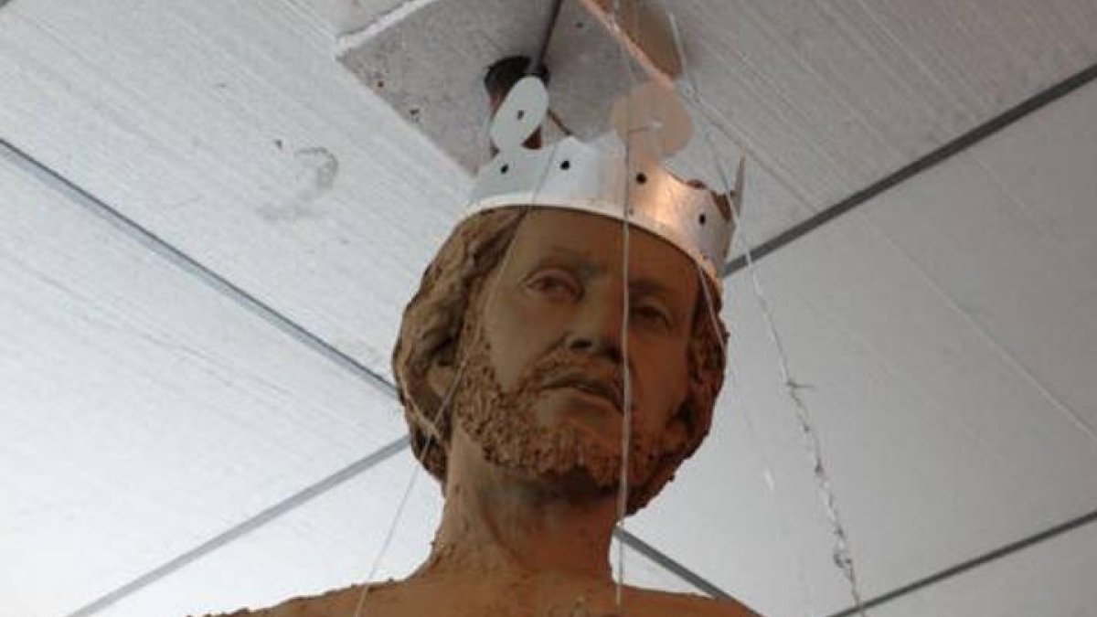 Imagen de la escultura del rey Alfonso IX