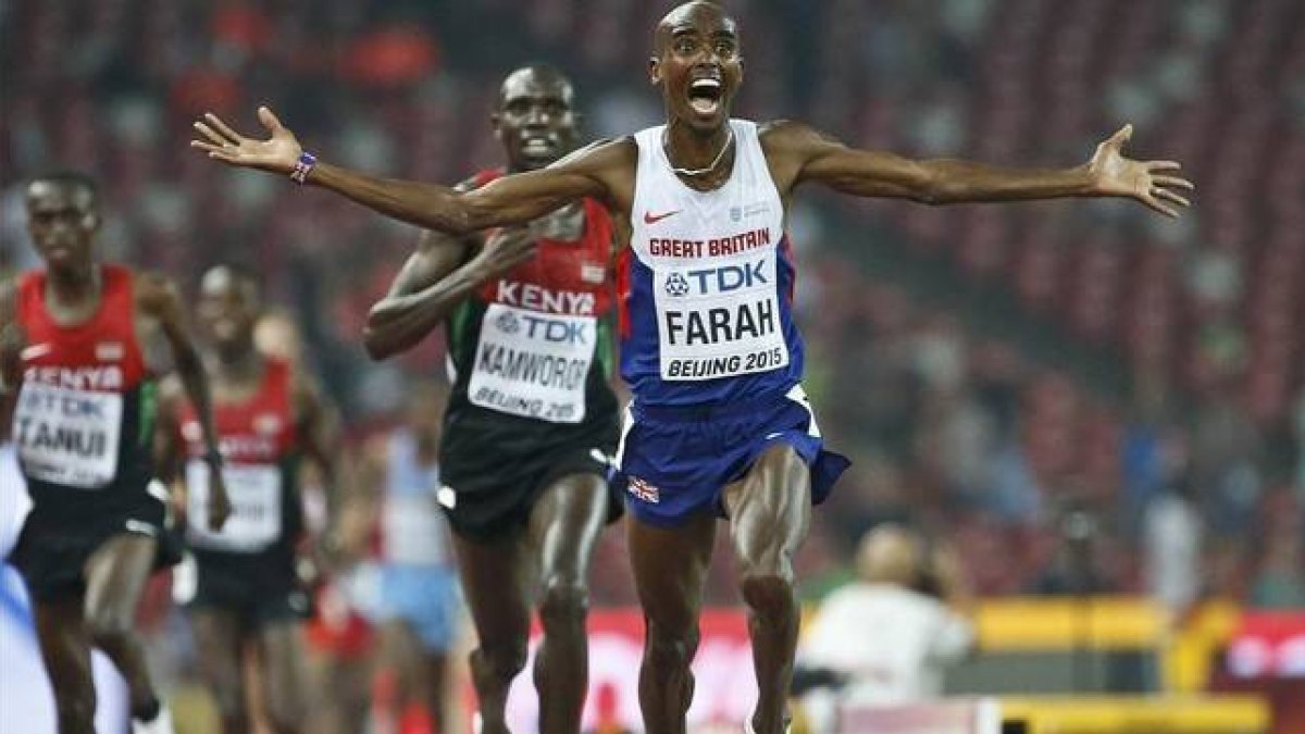 Mo Farah celebra su victoria en el 10.000.
