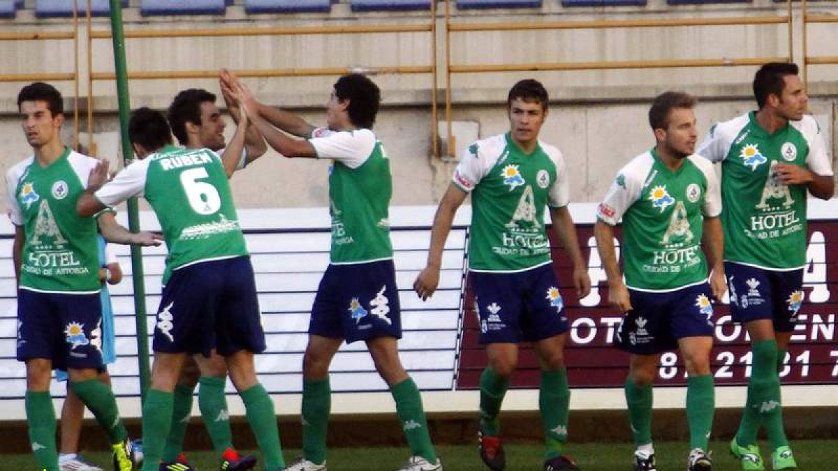 El Atlético Astorga celebra el gol que sirvió para sumar tres puntos muy importantes.
