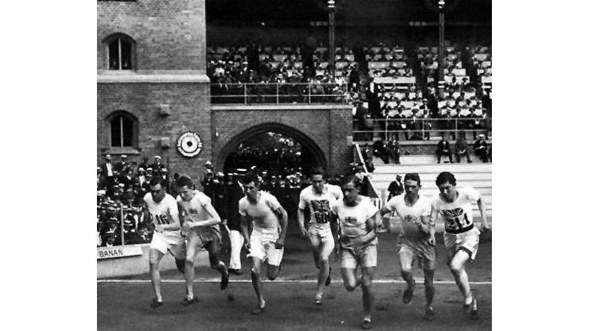 Noel-Baker en la final de los 1500 metros de Estocolmo 1912.