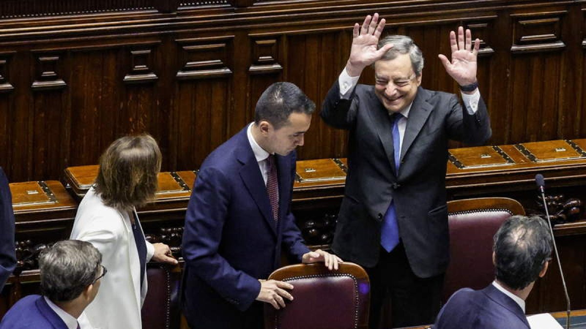 Mario Draghi, aclamado ayer en el Congreso de Italia. FABIO FRUSTRACI