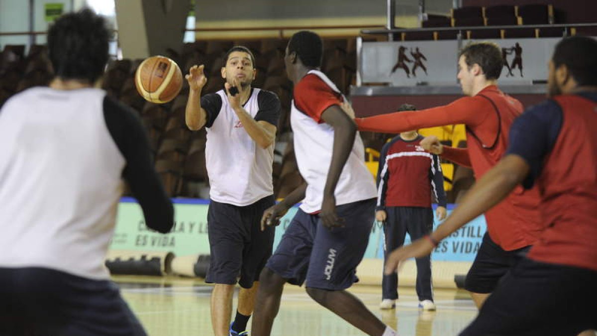 Los puntos de Quezada, en un entrenamiento en el Palacio, serán otra vez vitales para León.