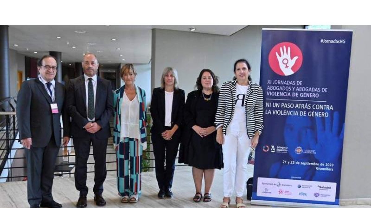 Santocildes, primero por la izquierda, en la inauguración de las jornadas. CGAE