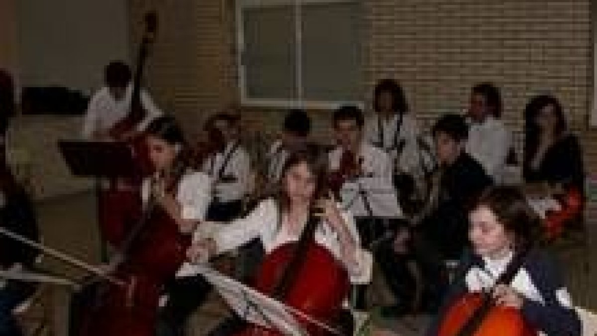 Algunos de los componentes de la banda durante el concierto