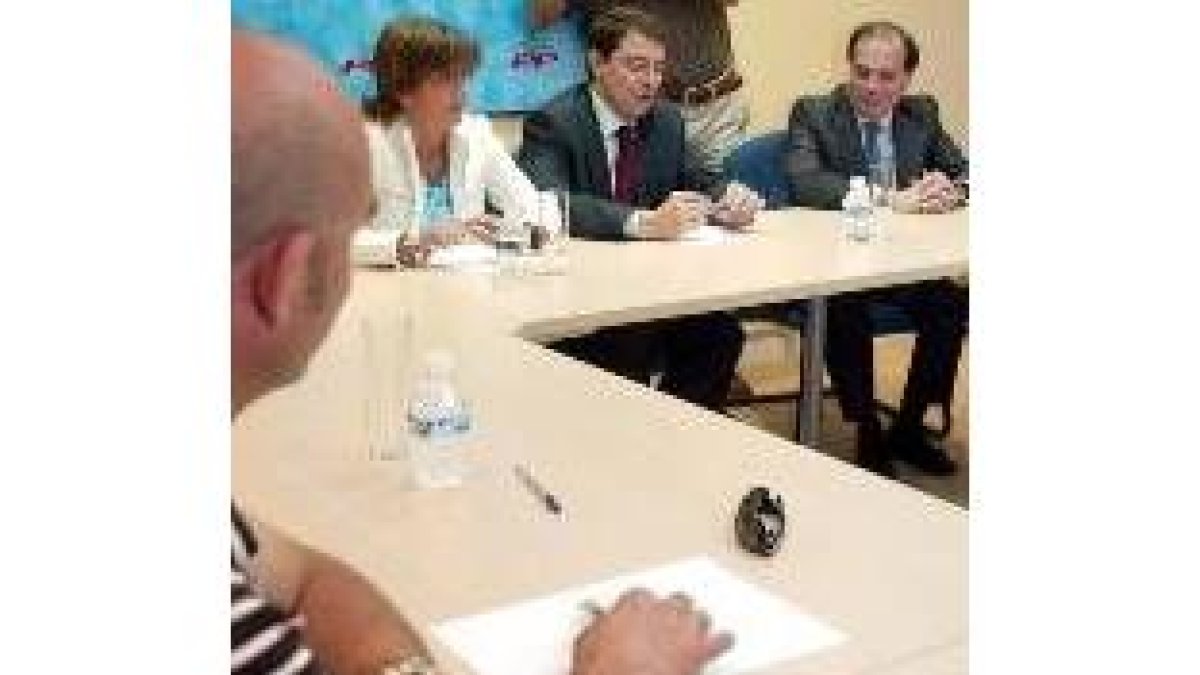 Mercedes Coloma, Alfonso Fernández Mañueco y Tomás Villanueva