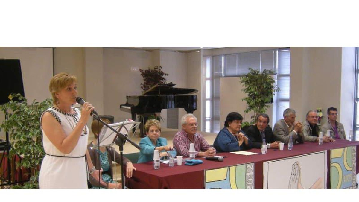 El acto central del aniversario se celebró el viernes con la presencia de antiguos directores y la directora Provincial de Educación.