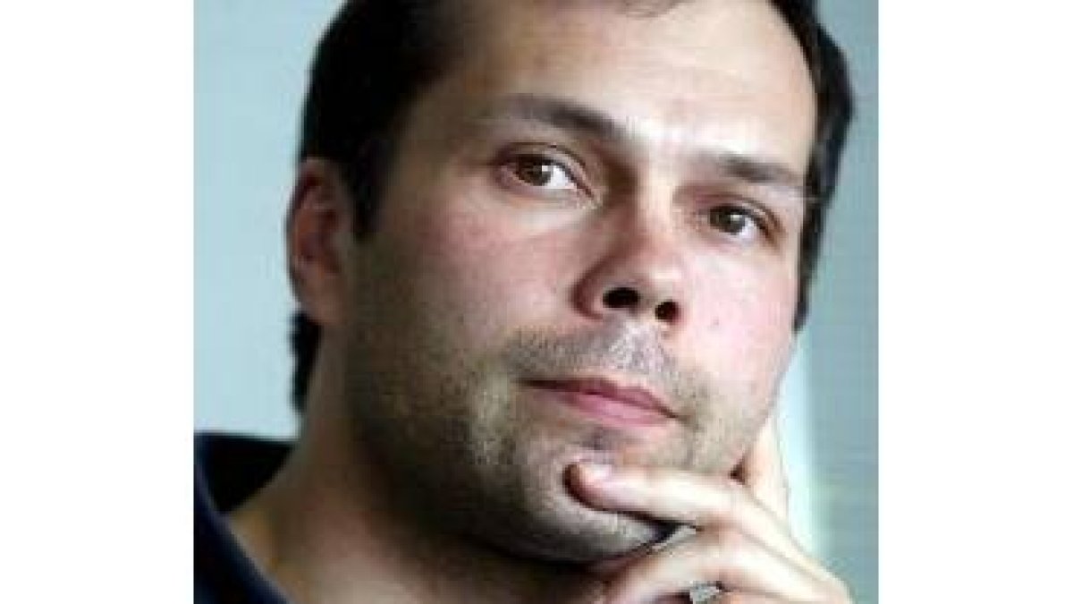 El periodista Xesús Fraga publica su libro ahora en castellano