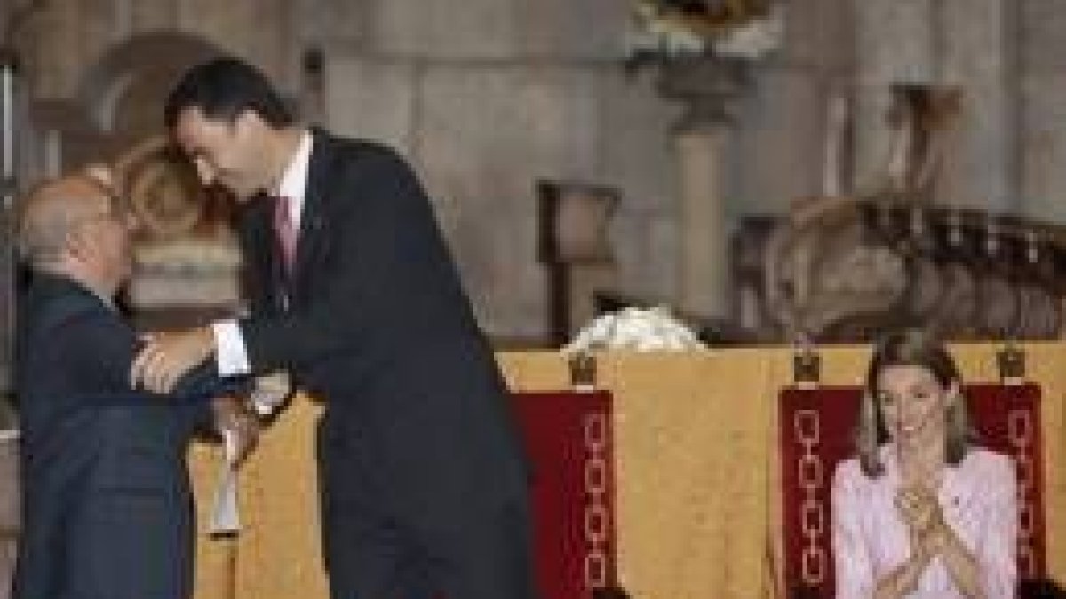 El Príncipe de Asturias entrega el Príncipe de Viana a Alfredo Landa